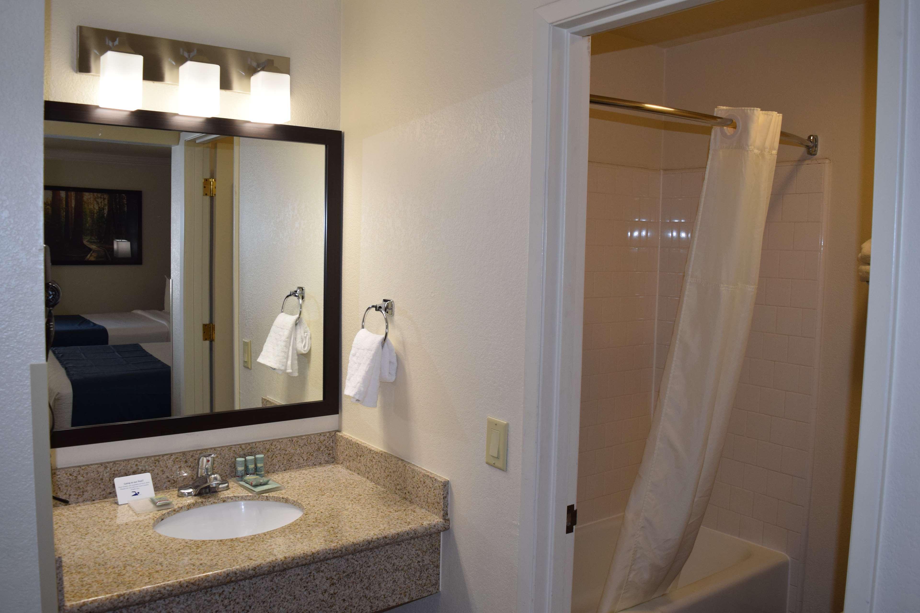 Hotel Western Town & Country Tulare