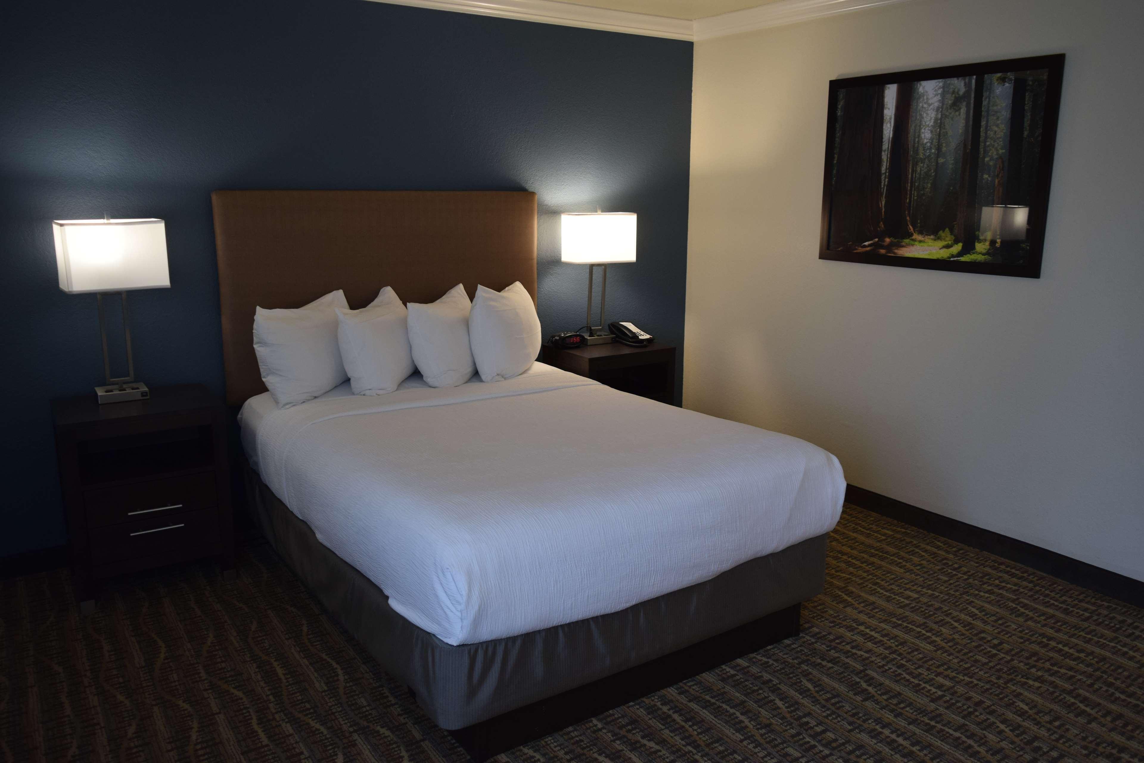 Western Town & Country 3*