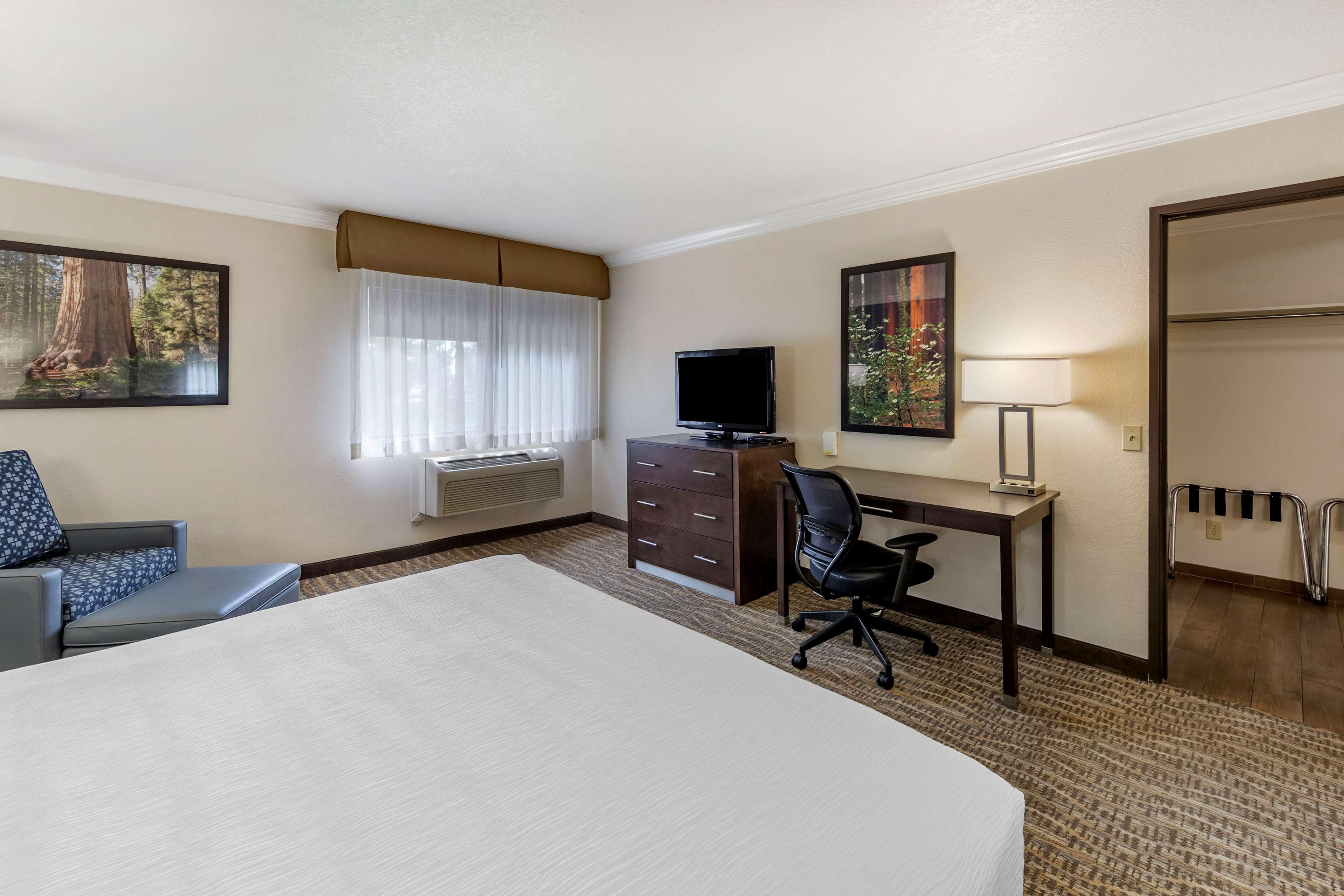 Hotel Western Town & Country