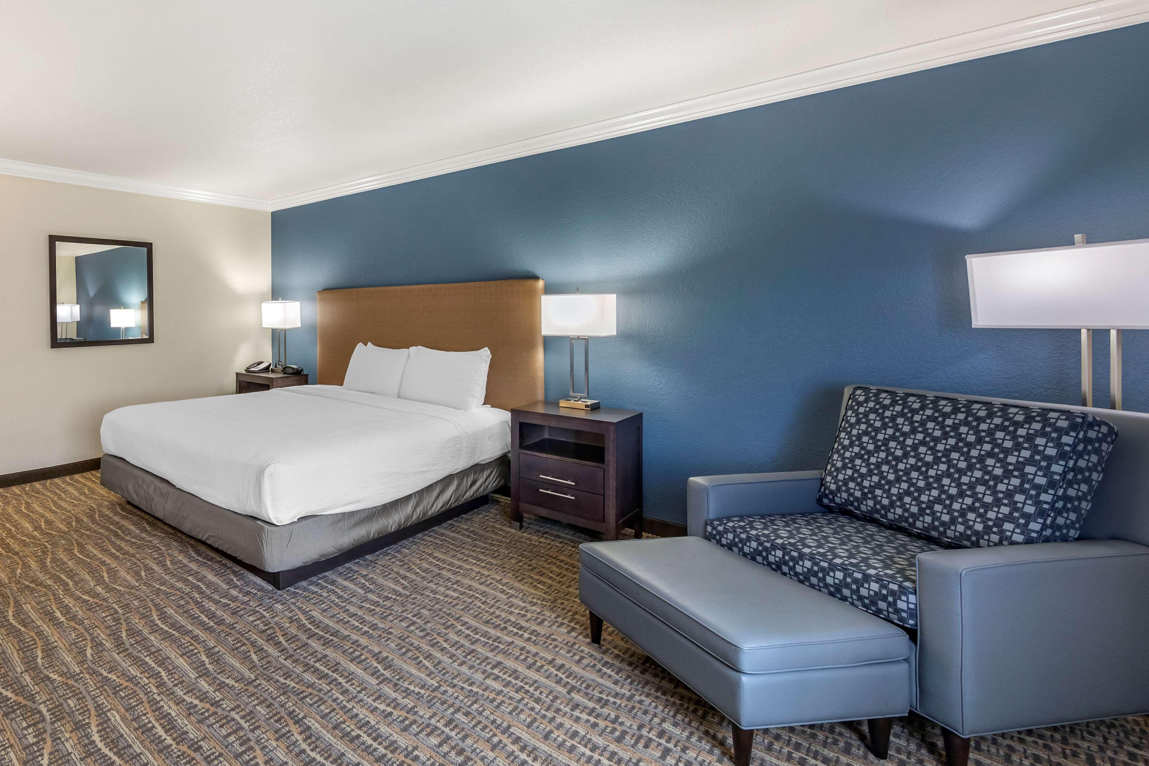 Western Town & Country Hotel Tulare