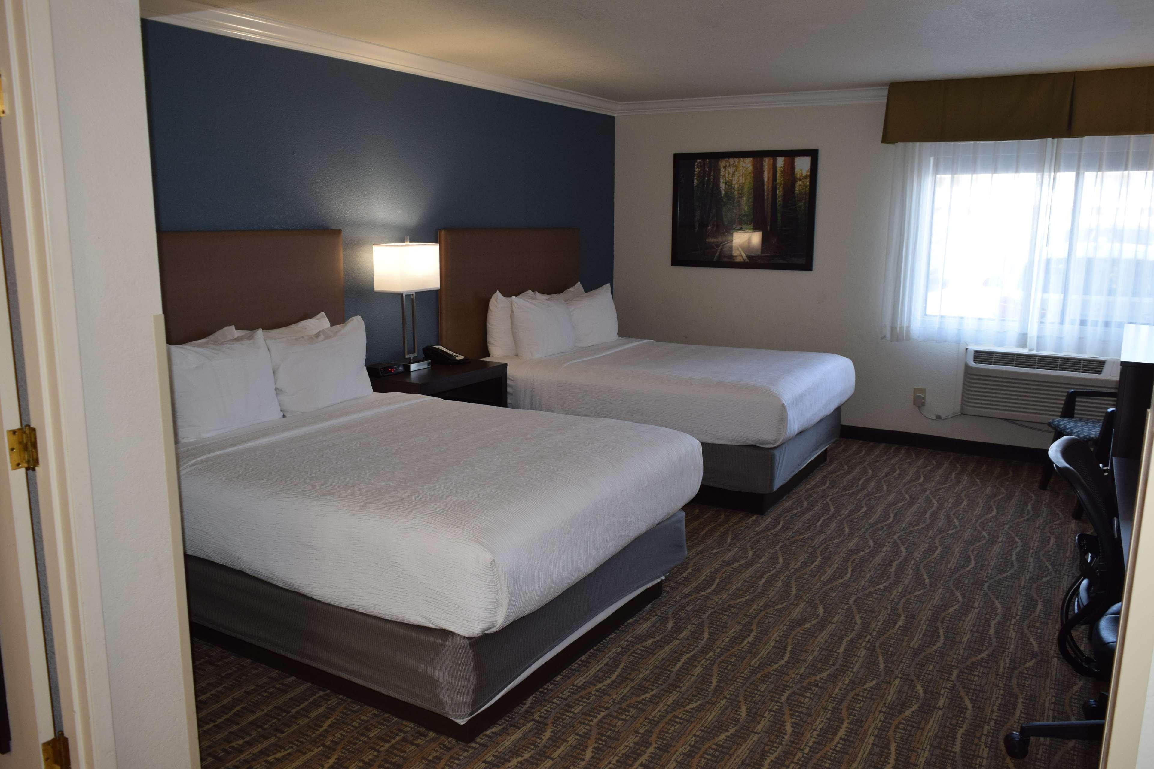 Western Town & Country Hotel 3*