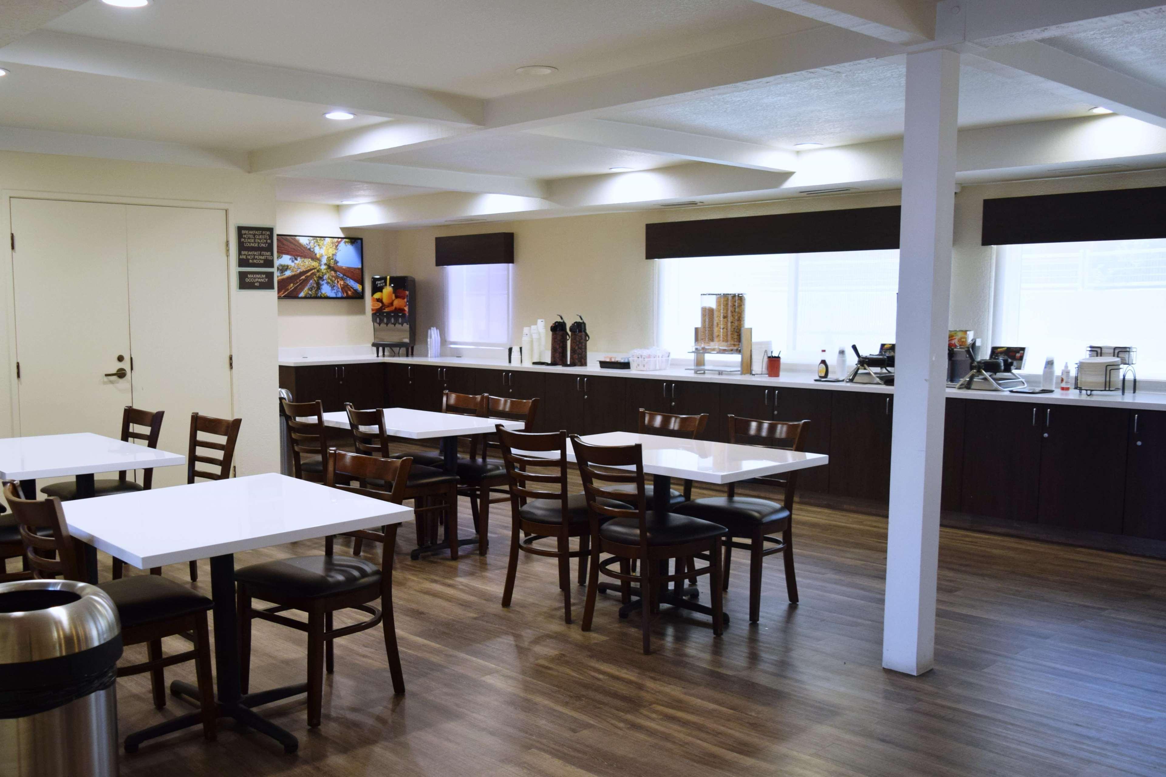 Hotel Western Town & Country Tulare