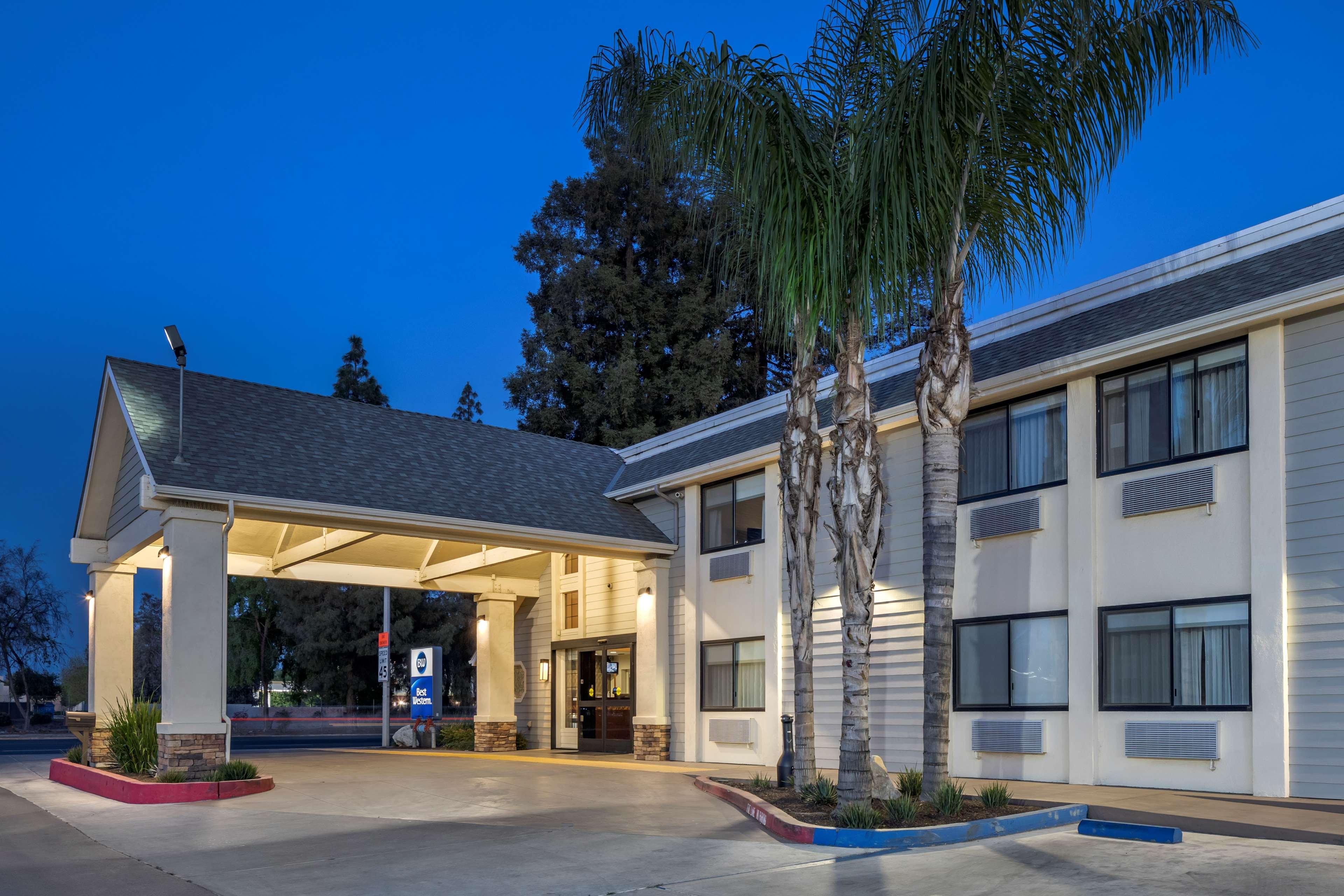 Western Town & Country 3* Tulare