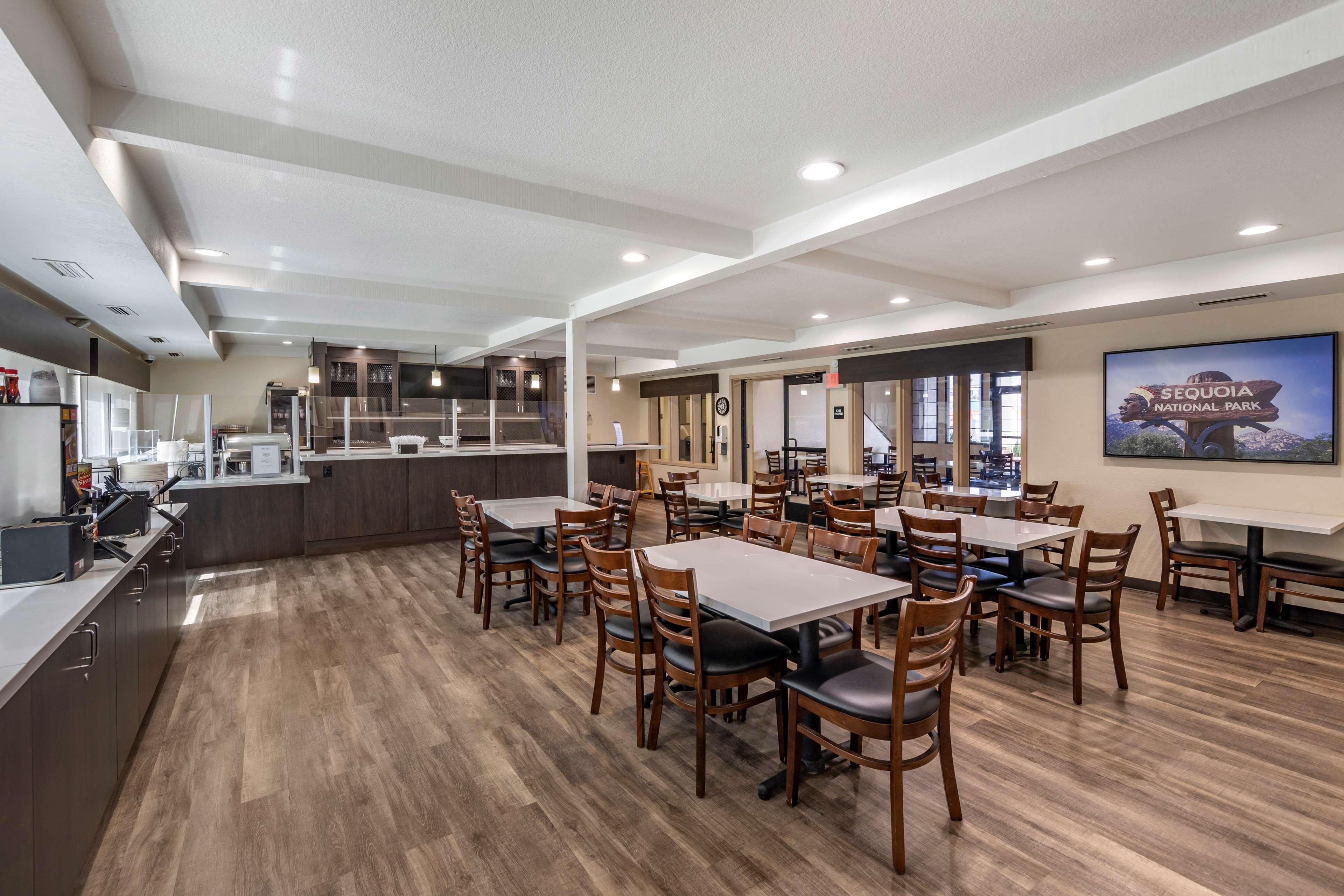 Western Town & Country Hotel
