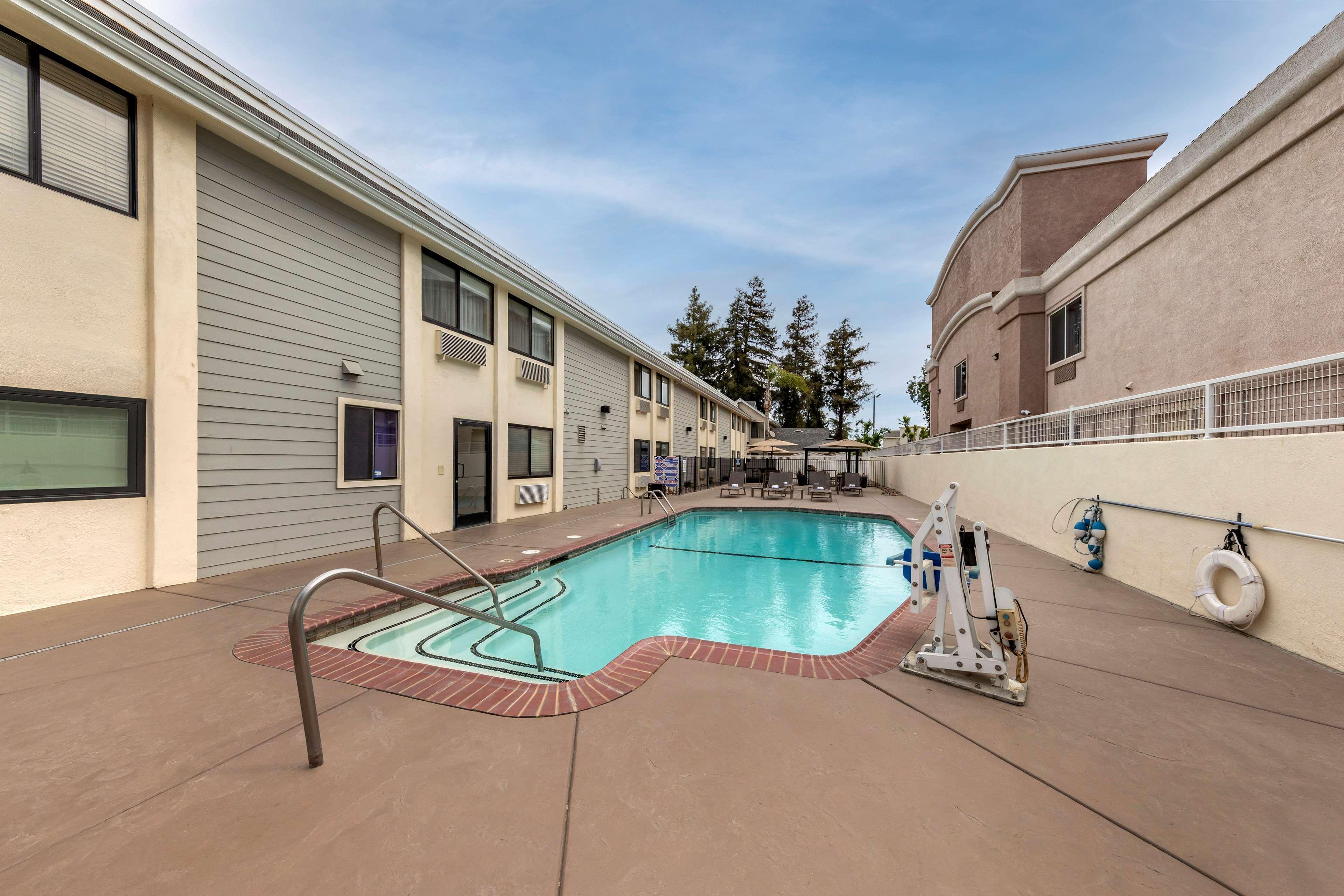 Western Town & Country Hotel
