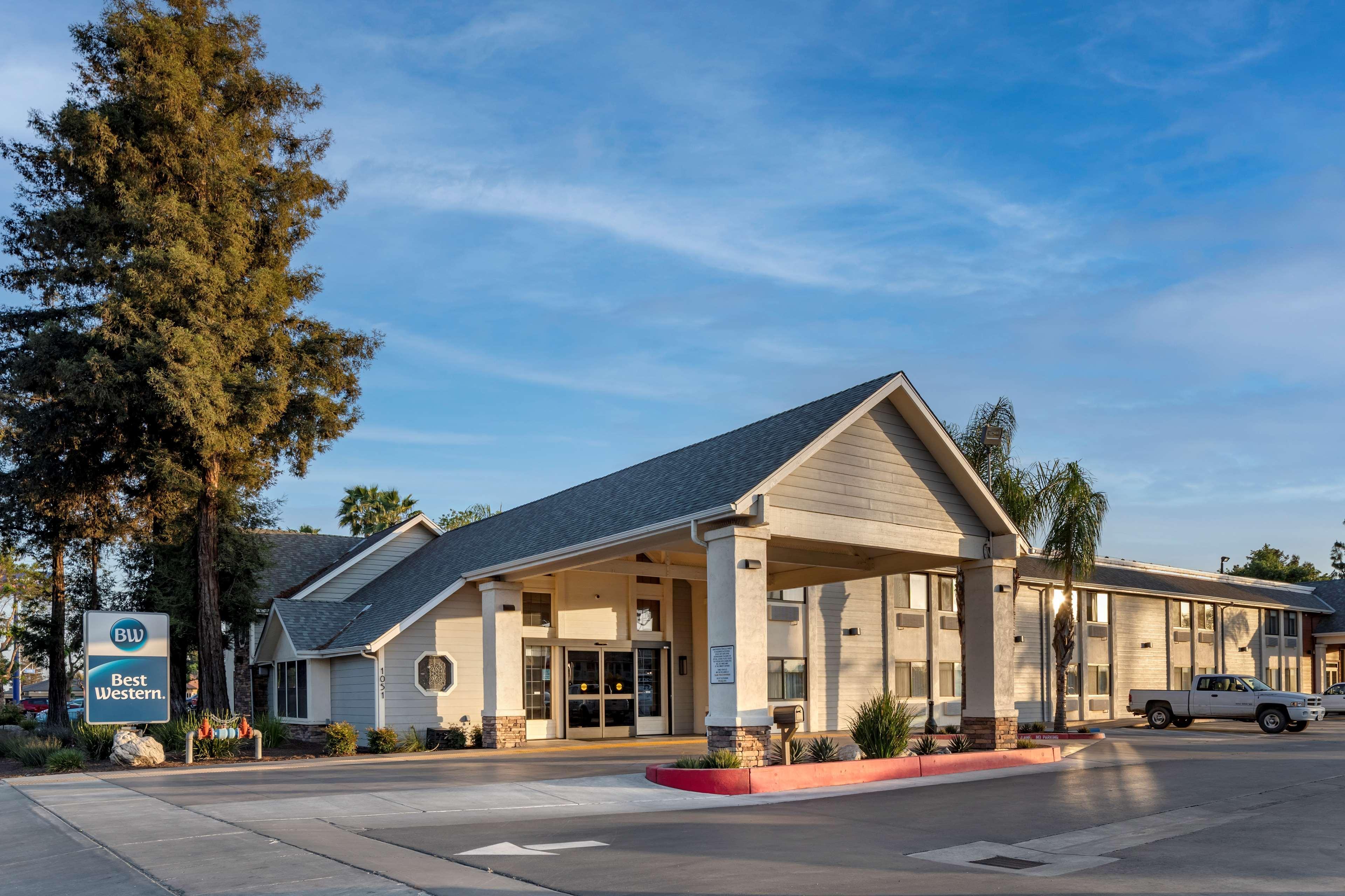 Western Town & Country Hotel
