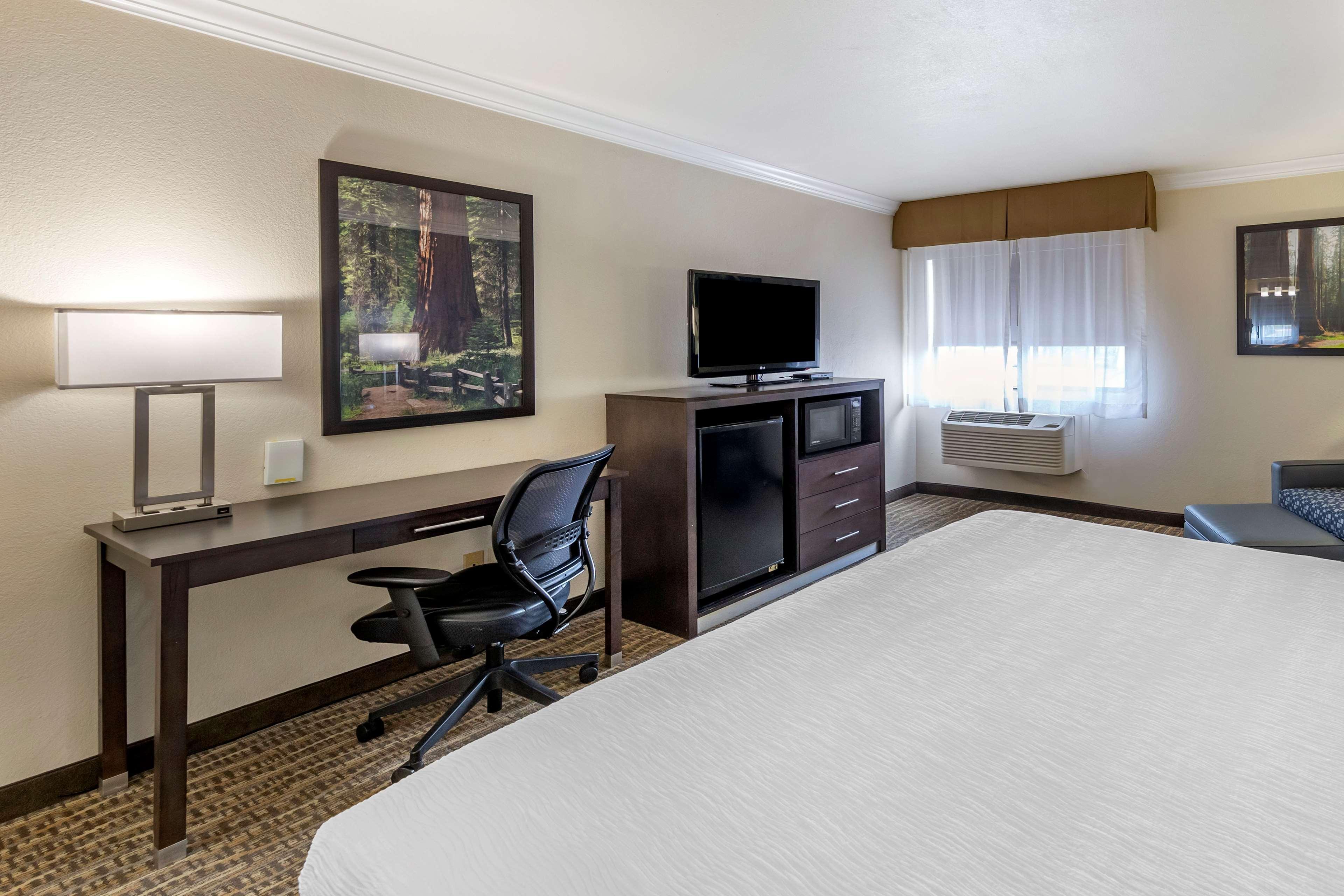 Hotel Western Town & Country Tulare