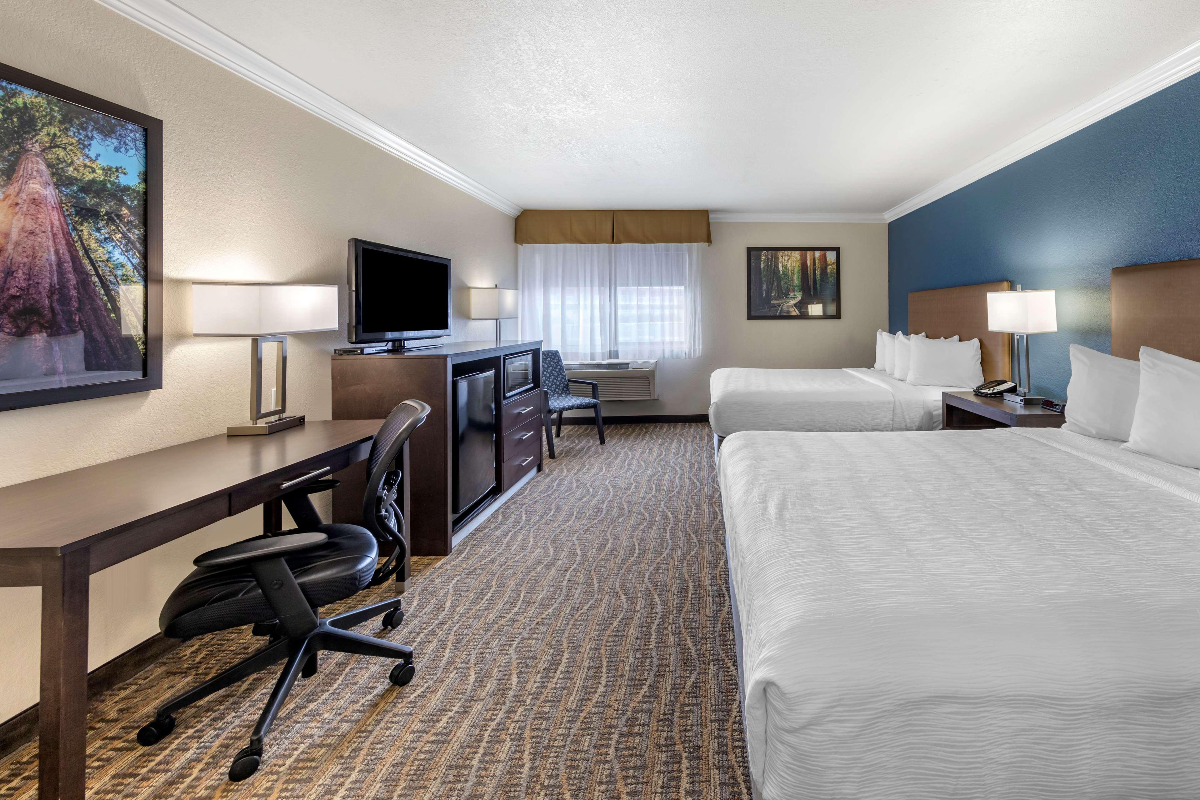 Western Town & Country Hotel 3*