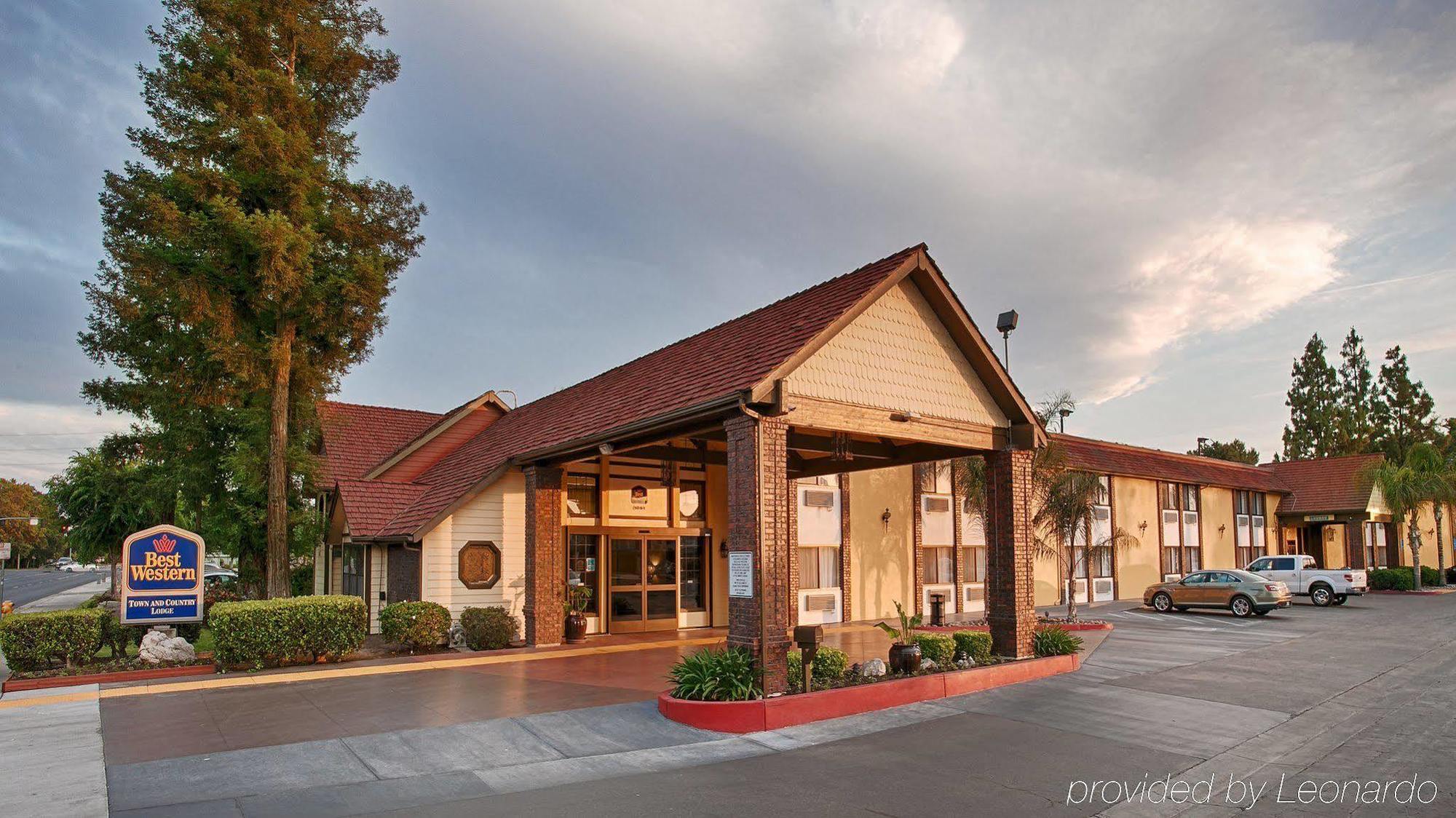 Western Town & Country Hotel