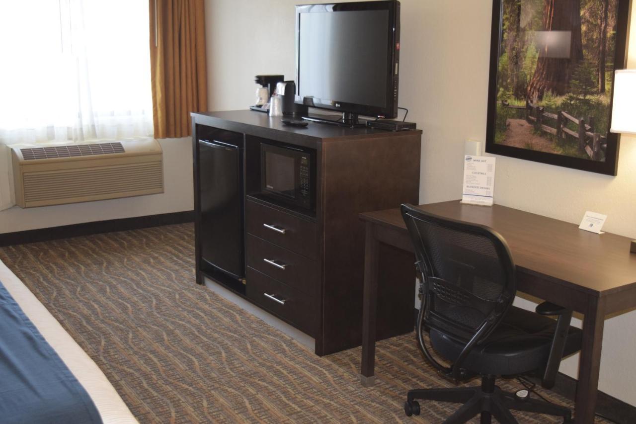 Western Town & Country Hotel 3*